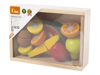 Koka augļi un virtuves piederumi kastē Viga